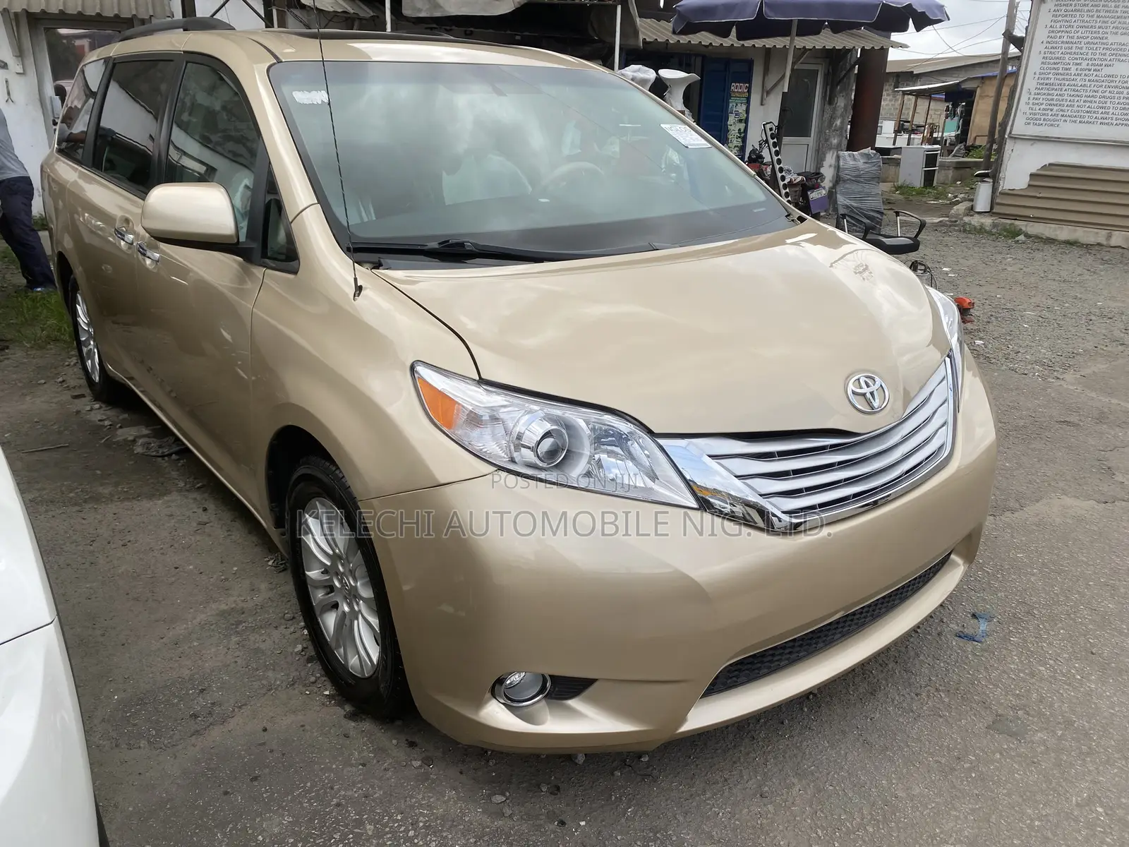 Toyota Sienna XLE 7 Passenger Mobility 2012 Gold
