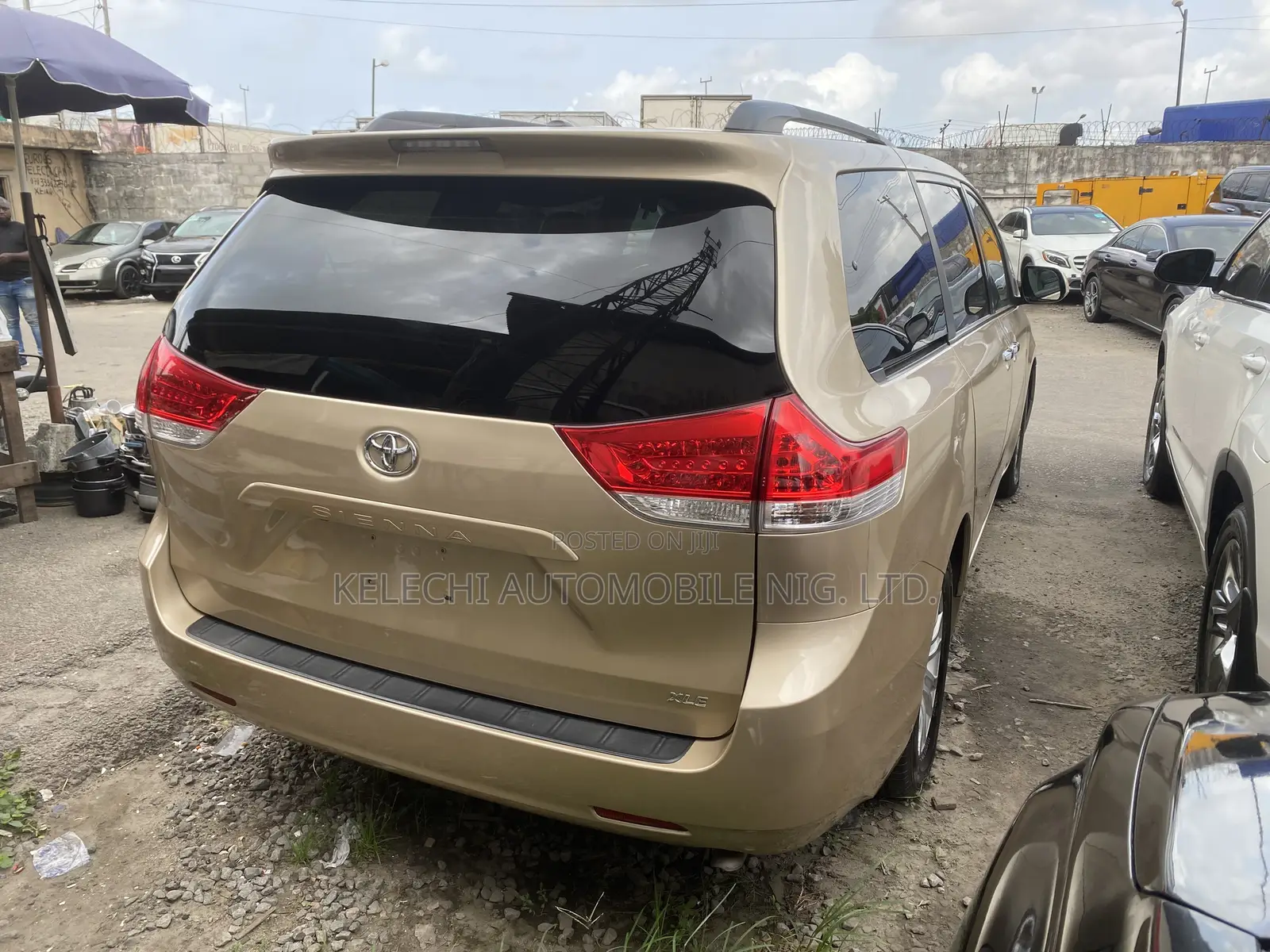 Toyota Sienna XLE 7 Passenger Mobility 2012 Gold