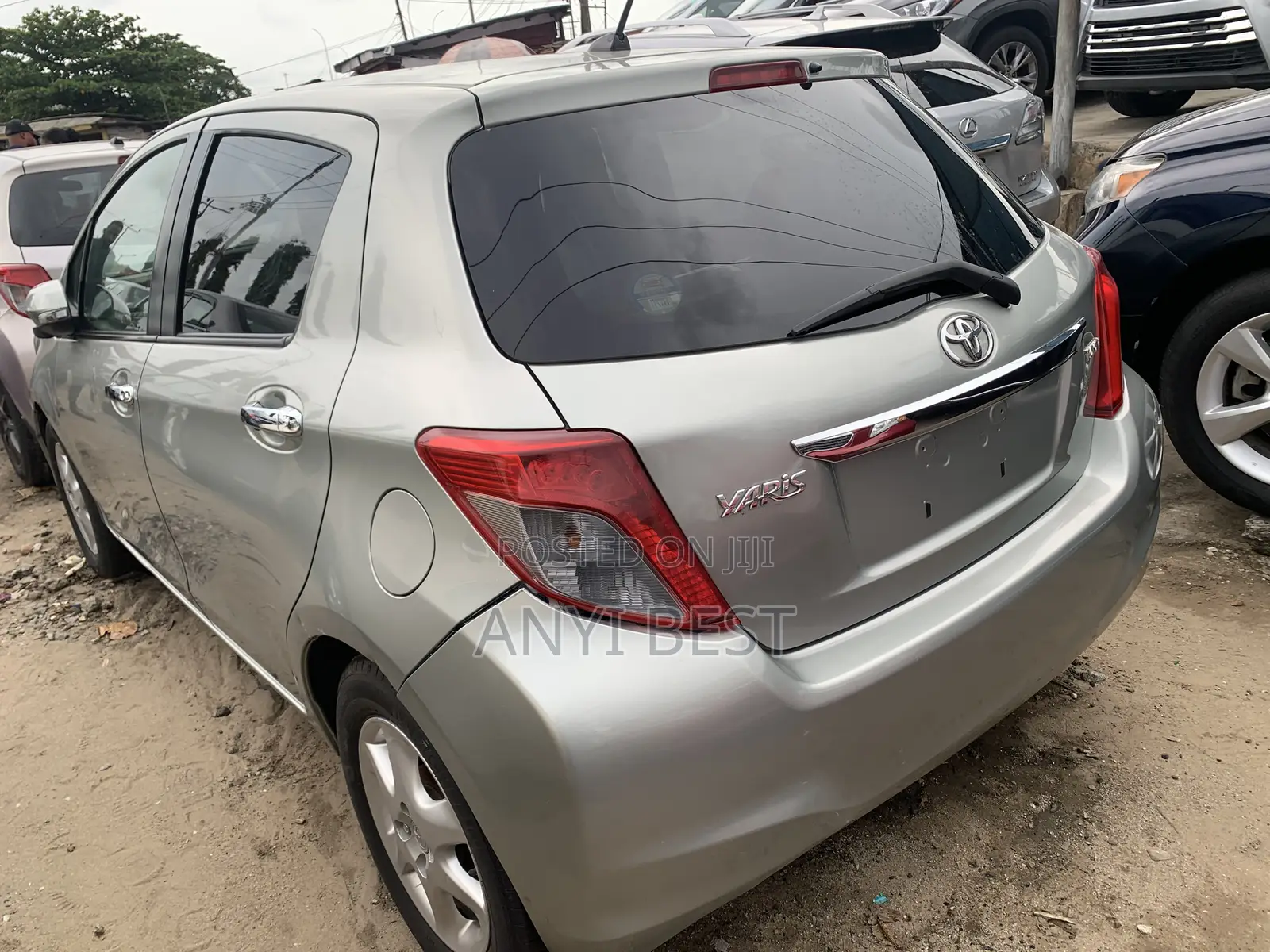 Toyota Yaris 2011 Silver