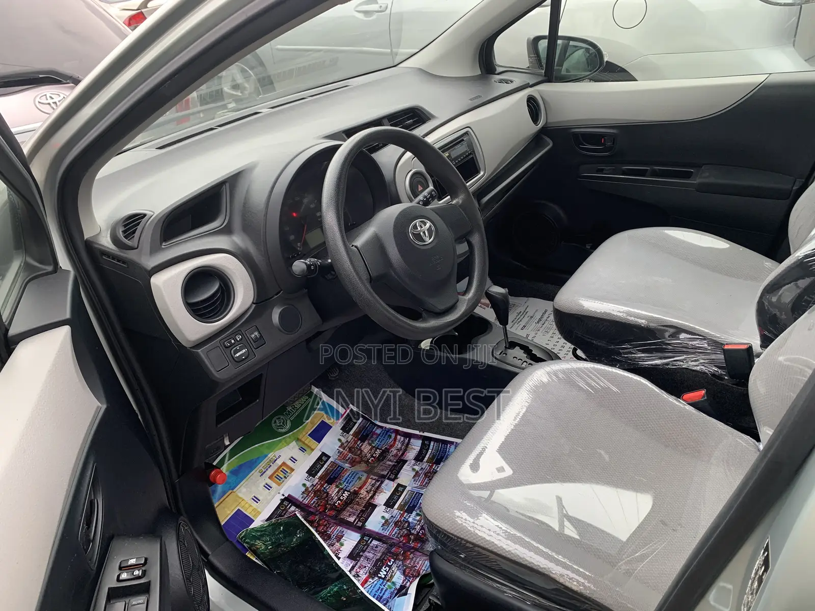 Toyota Yaris 2011 Silver