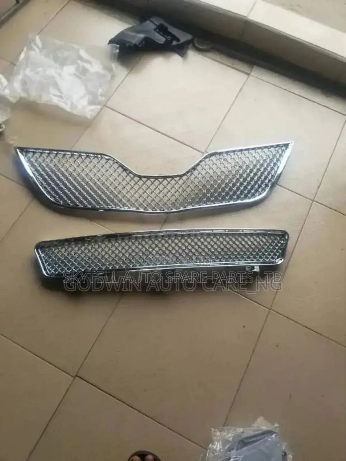 Up And Down Grill For Toyota Camry 2010