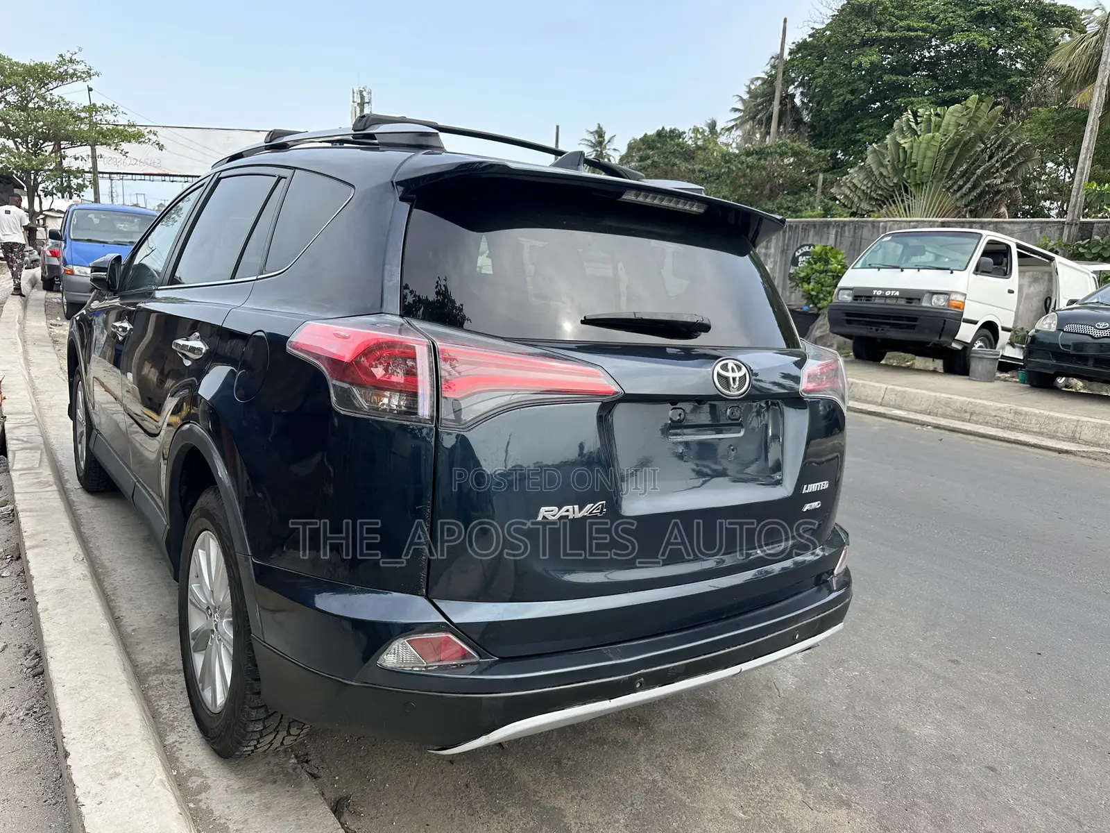 Toyota RAV4 Limited AWD (2.5L 4cyl 6A) 2017 Blue