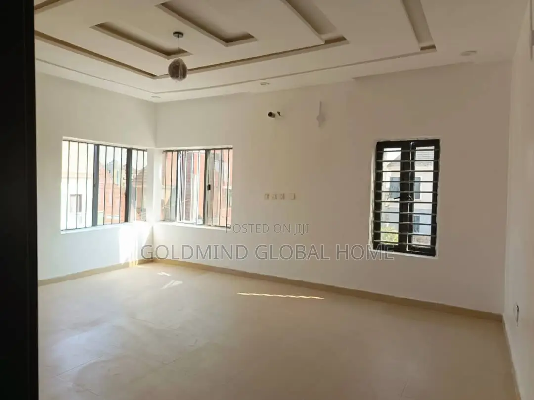 5bdrm Duplex in Lugbe for sale