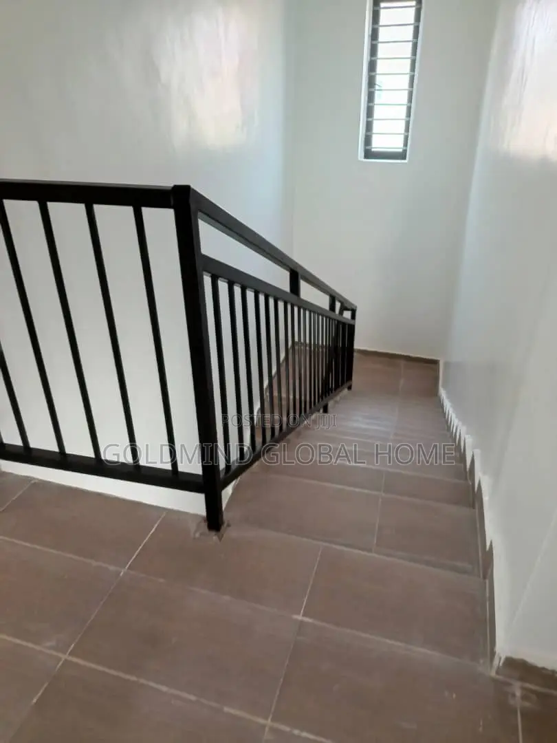5bdrm Duplex in Lugbe for sale