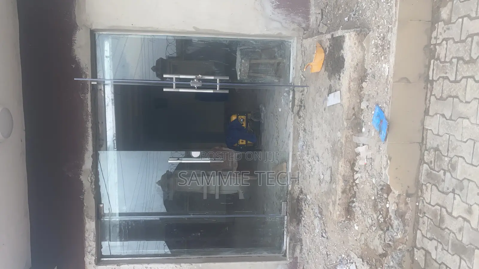 Framless Door With 10mm Tampered Glass and Other Accessories