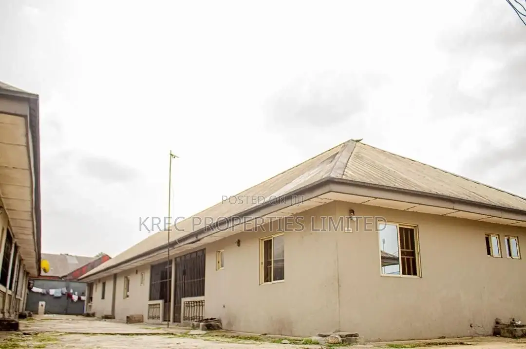 20bdrm Apartment in Peace Estate, Port-Harcourt for sale