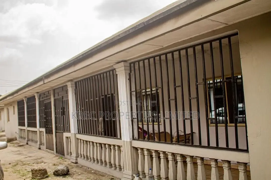 20bdrm Apartment in Peace Estate, Port-Harcourt for sale