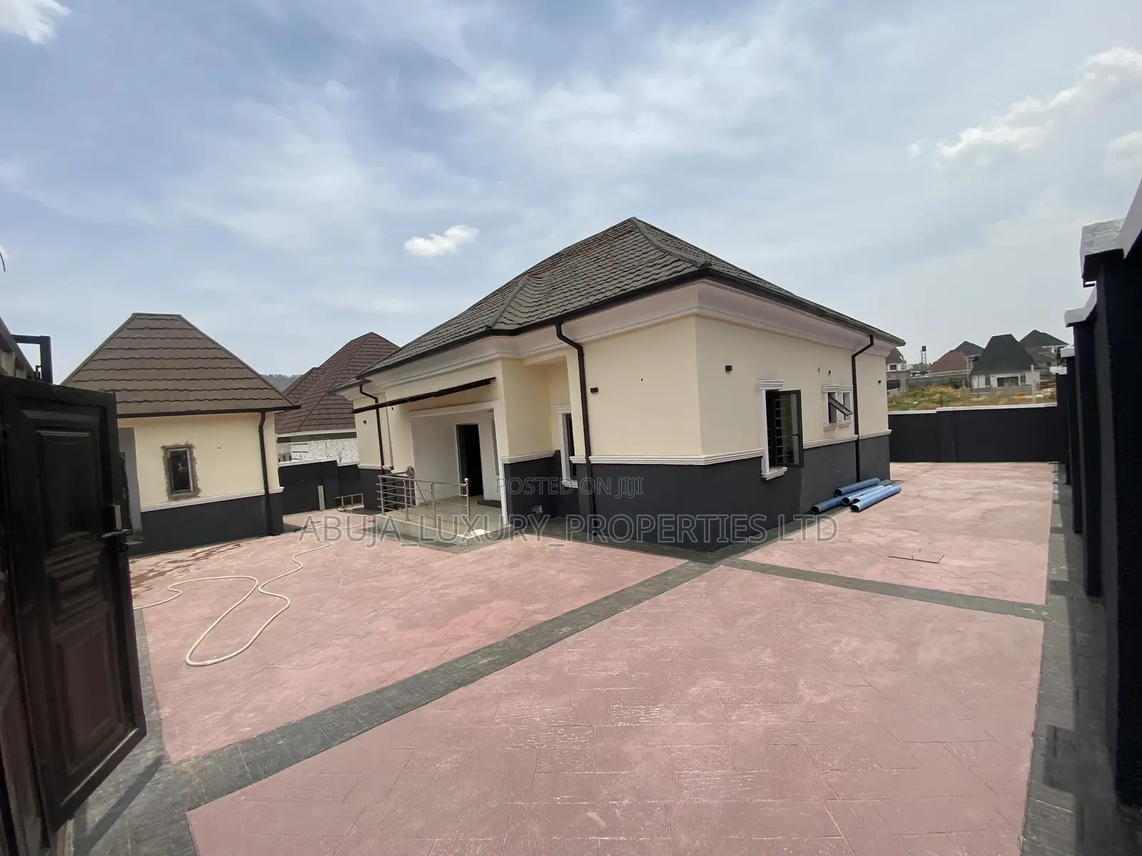 3bdrm Bungalow in Efab Queens Karasana, Gwarinpa for sale