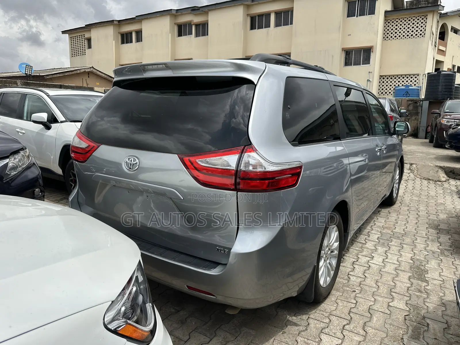 Toyota Sienna XLE Premium 8 Passenger (3.5L 6cyl 6A) 2016 Gray
