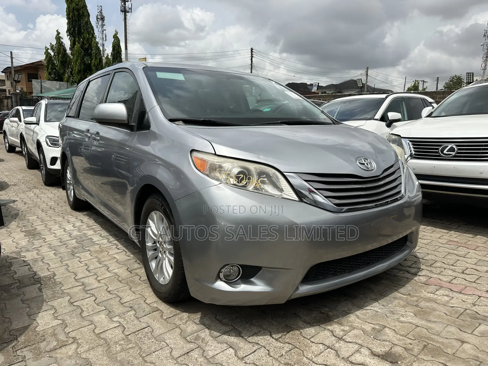 Toyota Sienna XLE Premium 8 Passenger (3.5L 6cyl 6A) 2016 Gray