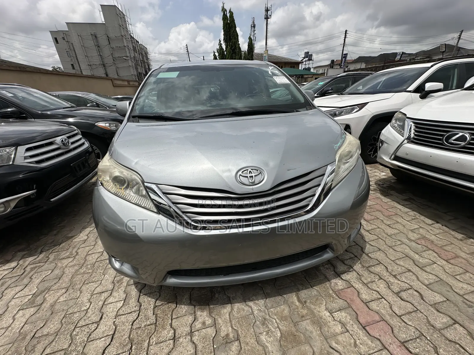 Toyota Sienna XLE Premium 8 Passenger (3.5L 6cyl 6A) 2016 Gray