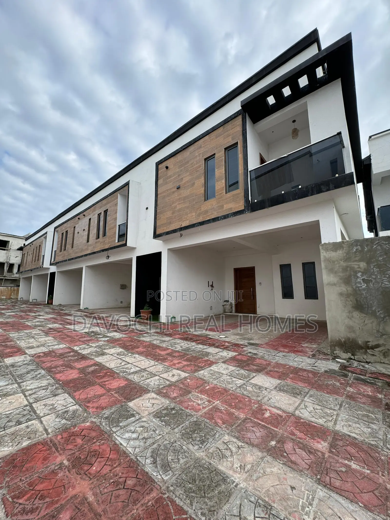 4bdrm Duplex in Orchid Road Lekki Phase 2 for sale