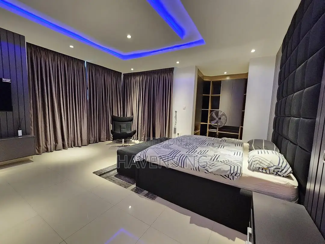 Luxury 3-Bedroom Penthouse Apartment