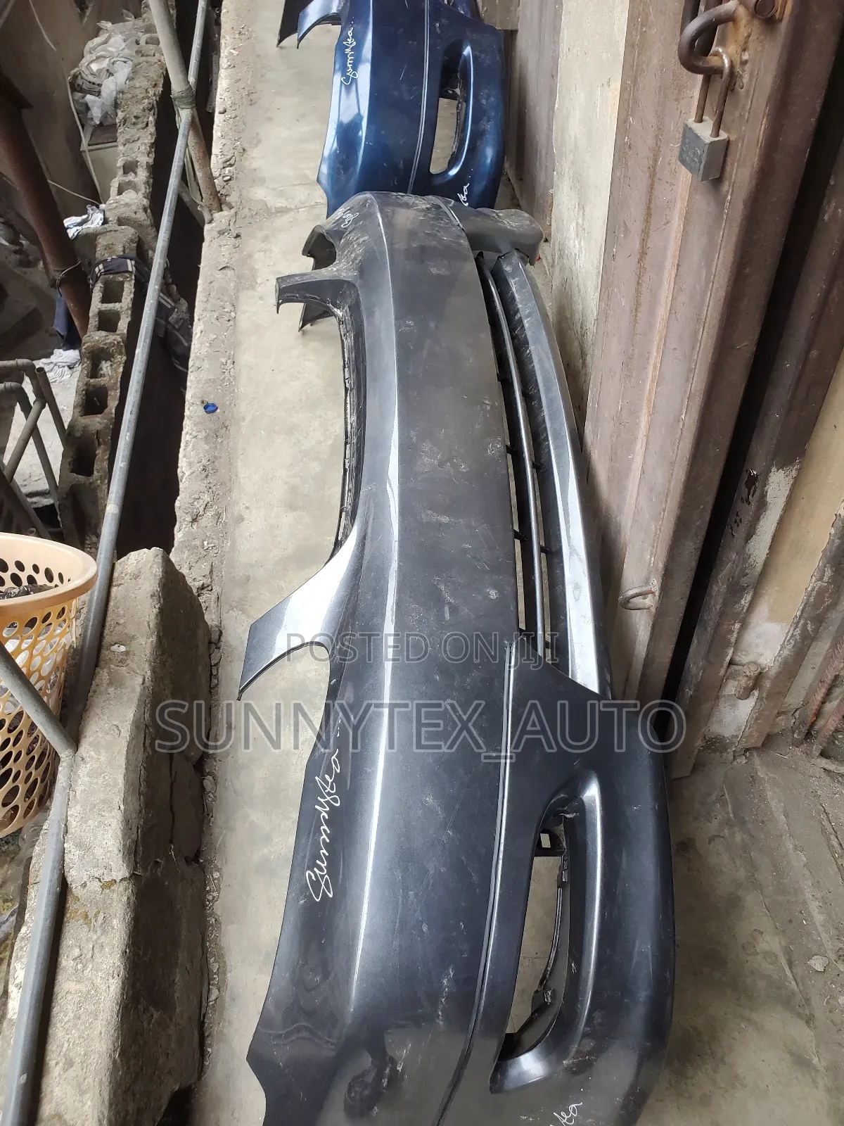 Front Bumper Toyota Corolla 2005-2006 Se