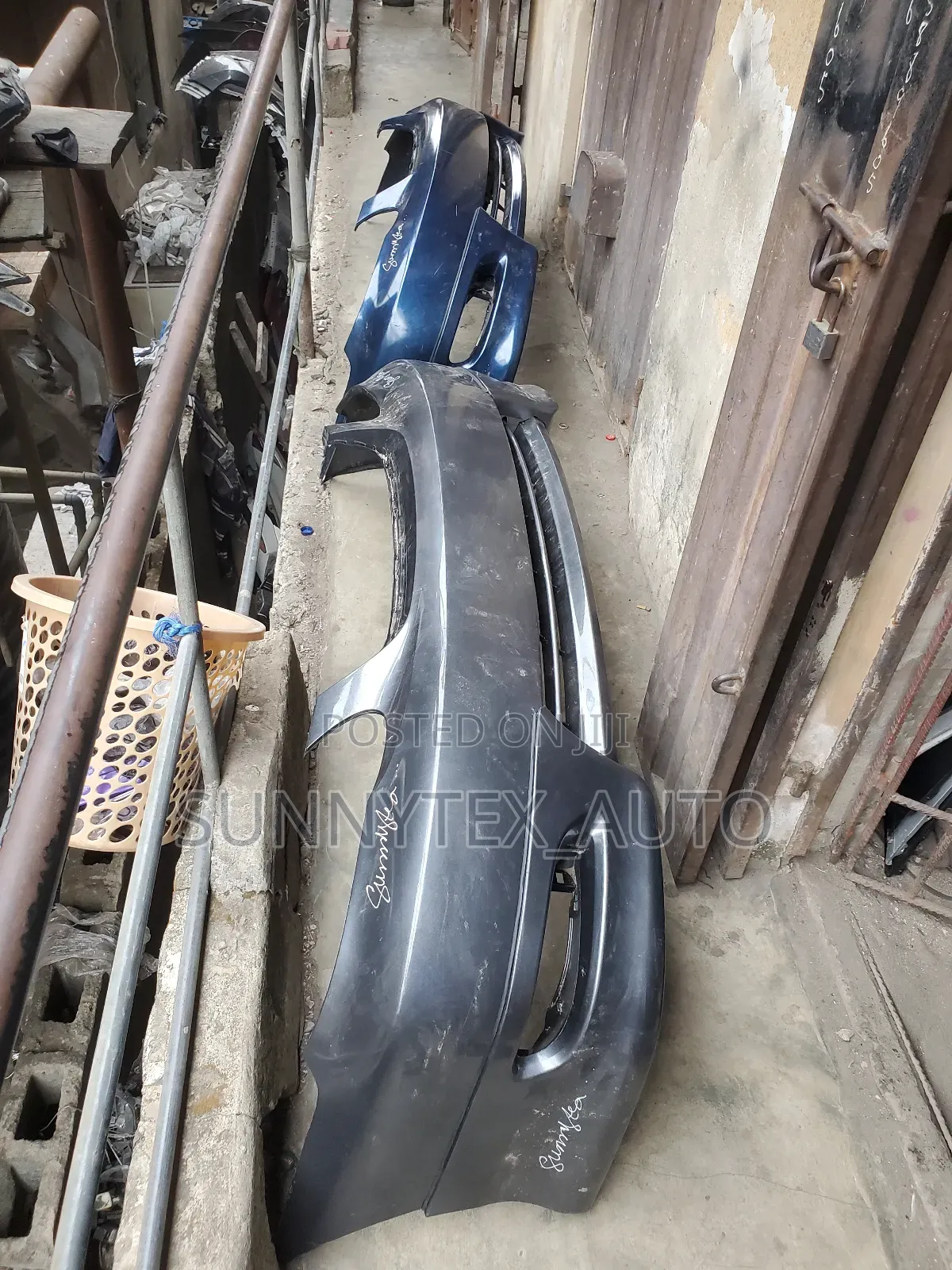 Front Bumper Toyota Corolla 2005-2006 Se