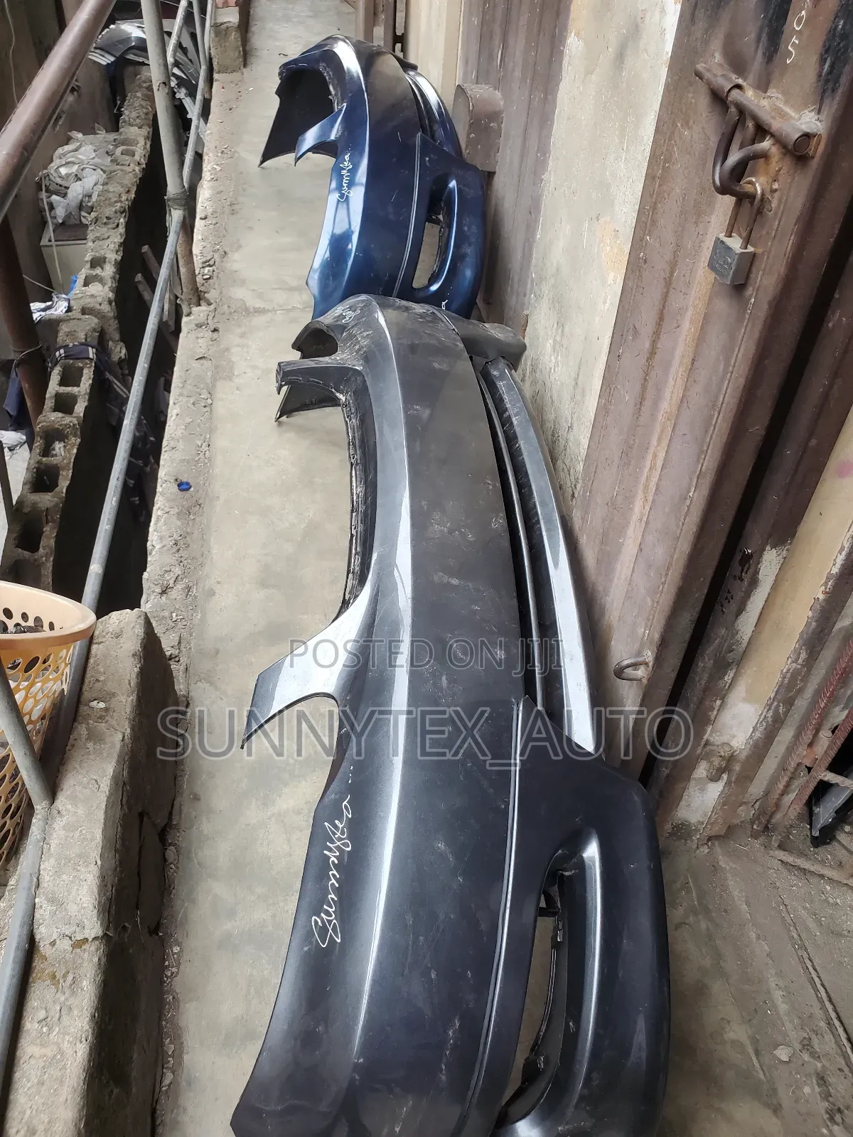 Front Bumper Toyota Corolla 2005-2006 Se