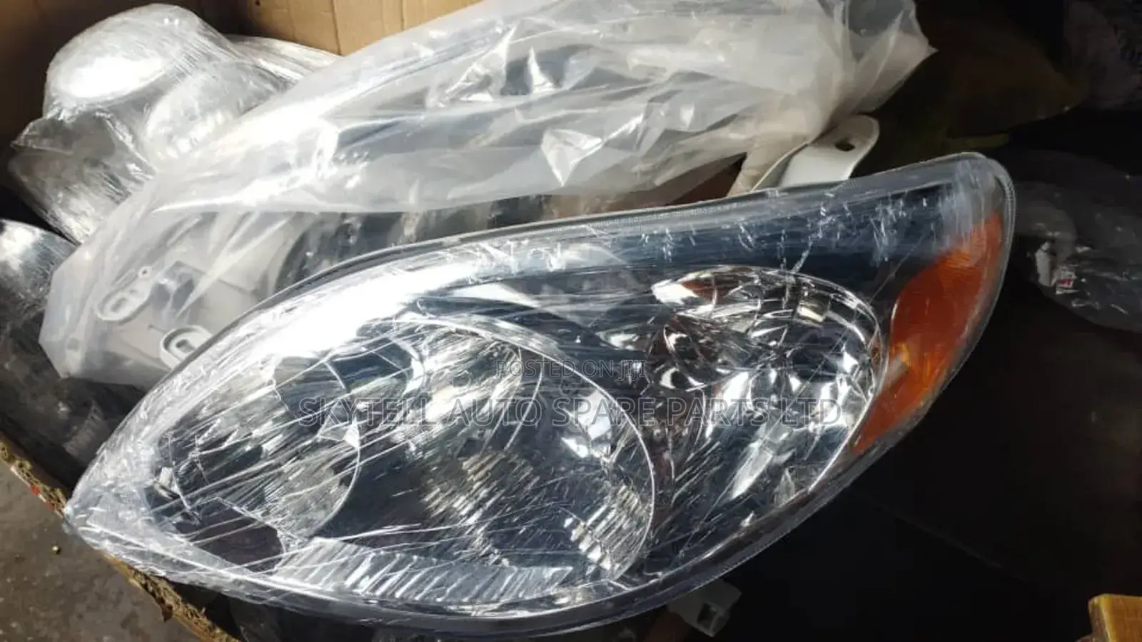 Set Of Head Light For Toyota Matrix 2006