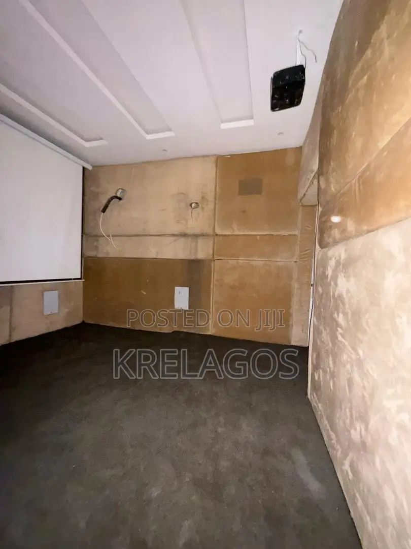 5bdrm Duplex in Ajah, Off Lekki-Epe Expressway for sale