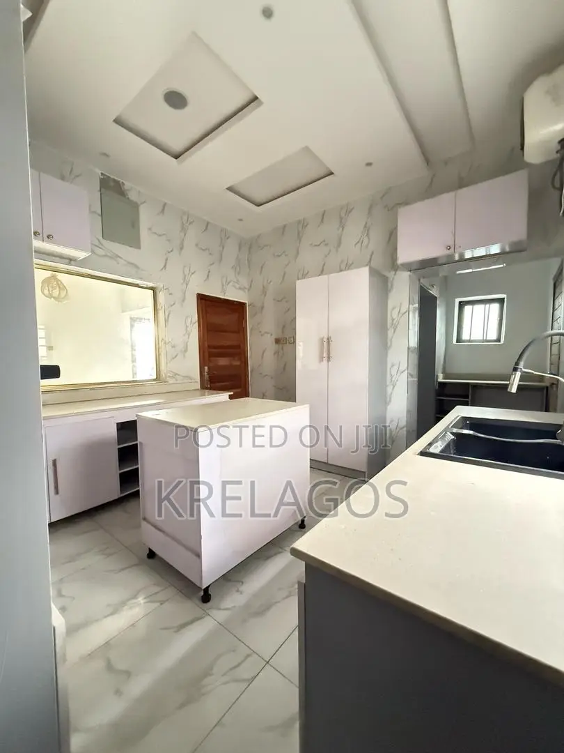 5bdrm Duplex in Ajah, Off Lekki-Epe Expressway for sale