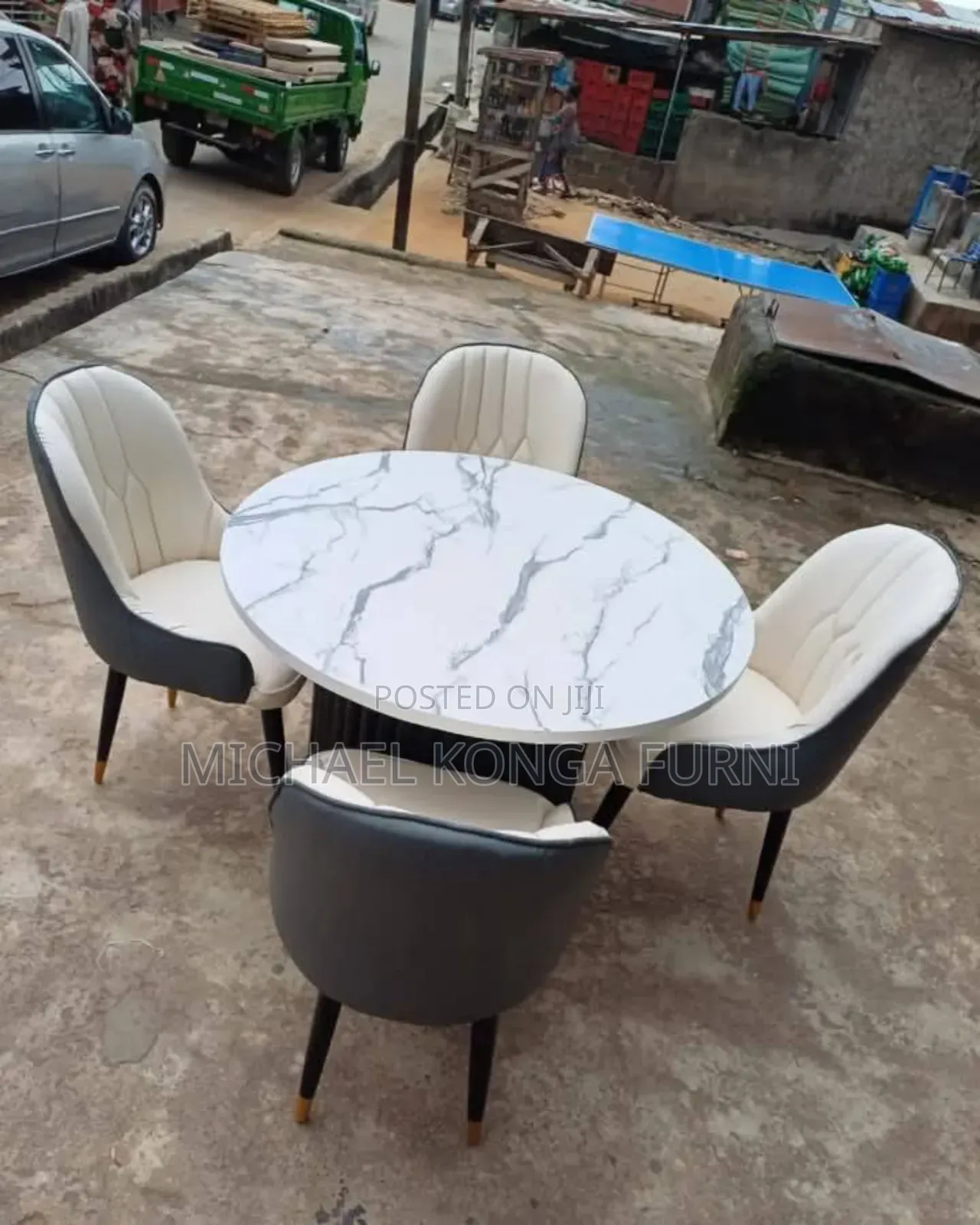 4 Seater Round Dinning