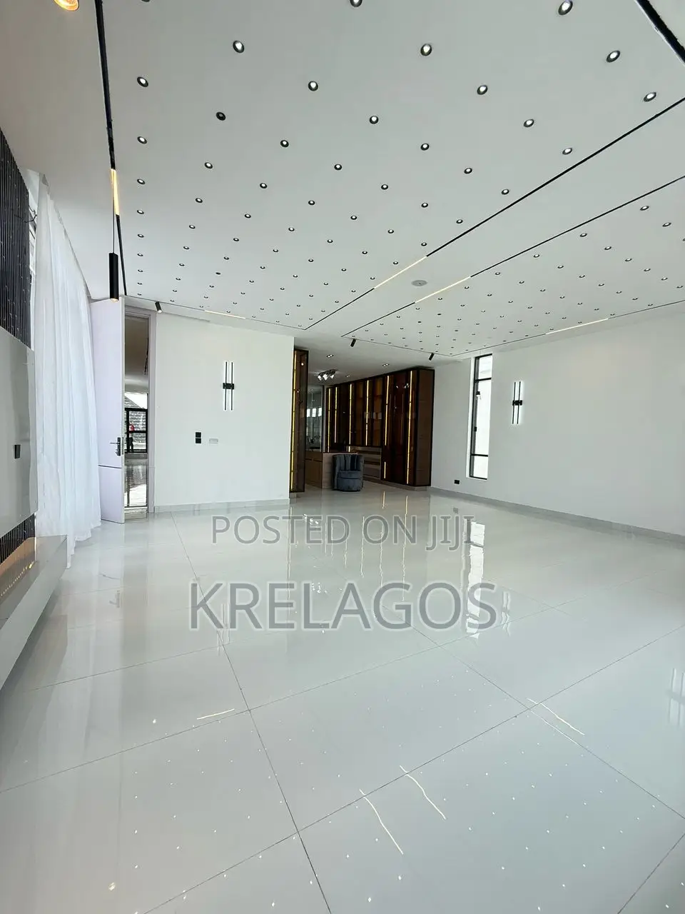 5bdrm Duplex in Chevron for sale