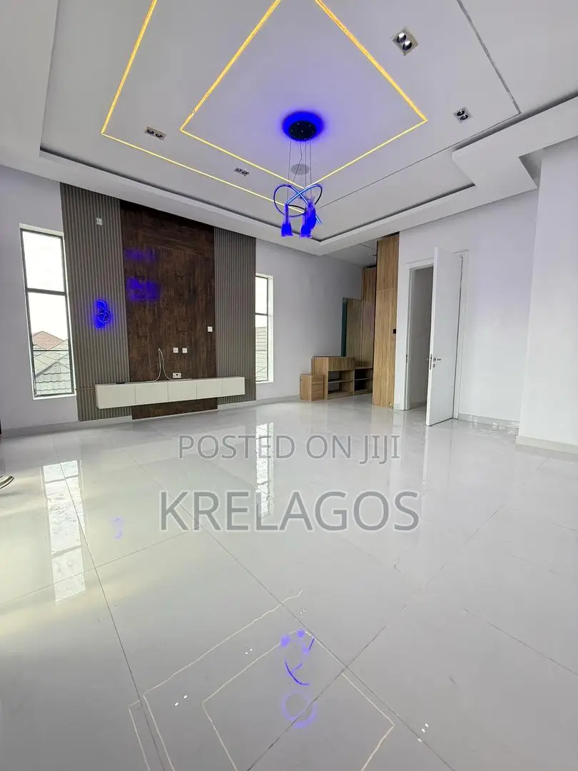4bdrm Duplex in Ikota for sale