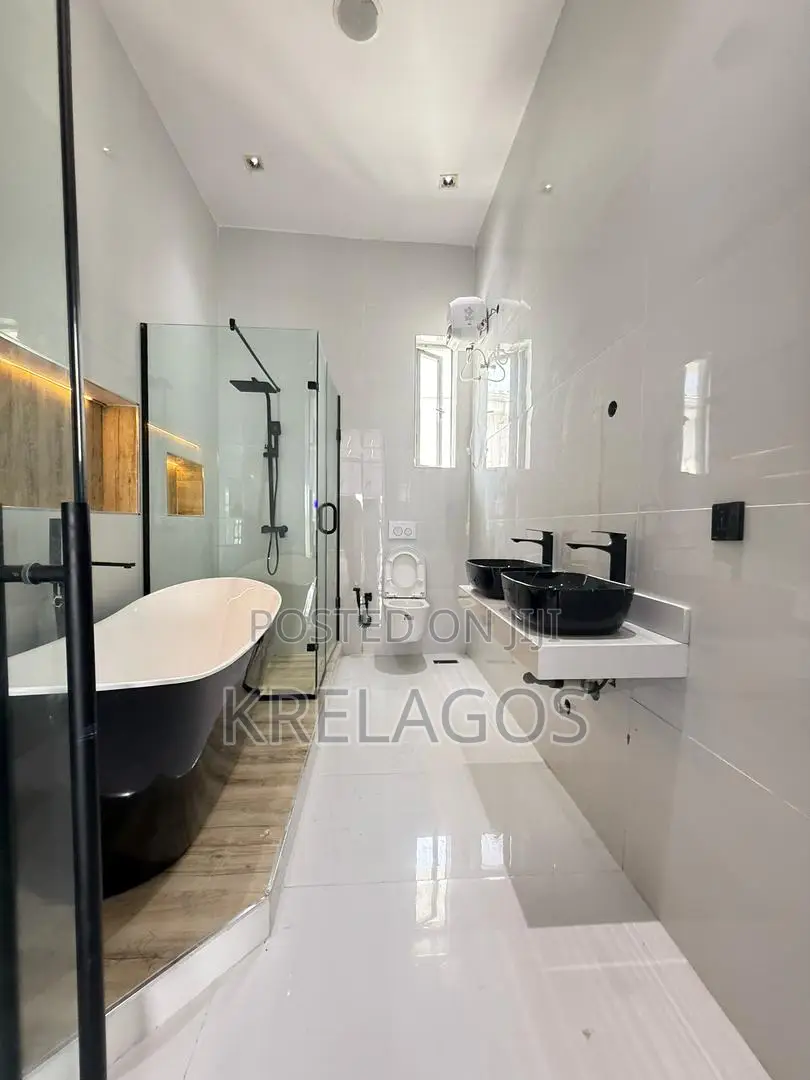 4bdrm Duplex in Ikota for sale