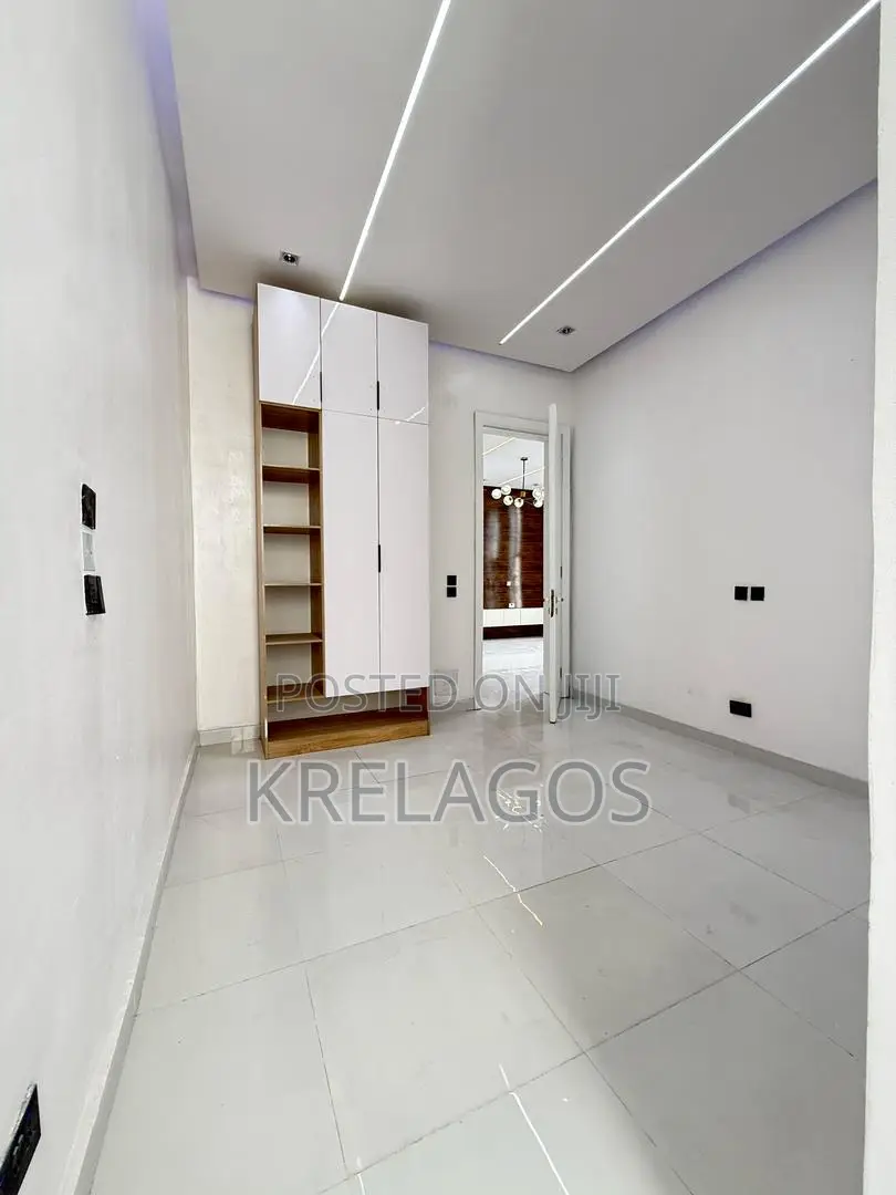 4bdrm Duplex in Ikota for sale