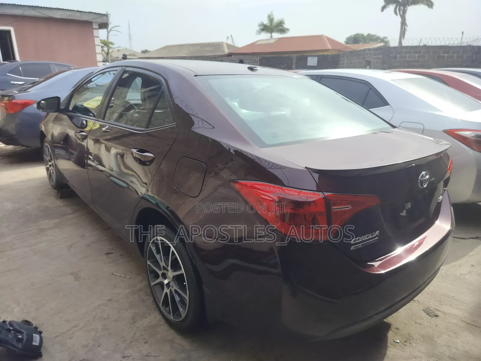 Toyota Corolla SE (1.8L 4cyl 6M) 2018 Burgundy