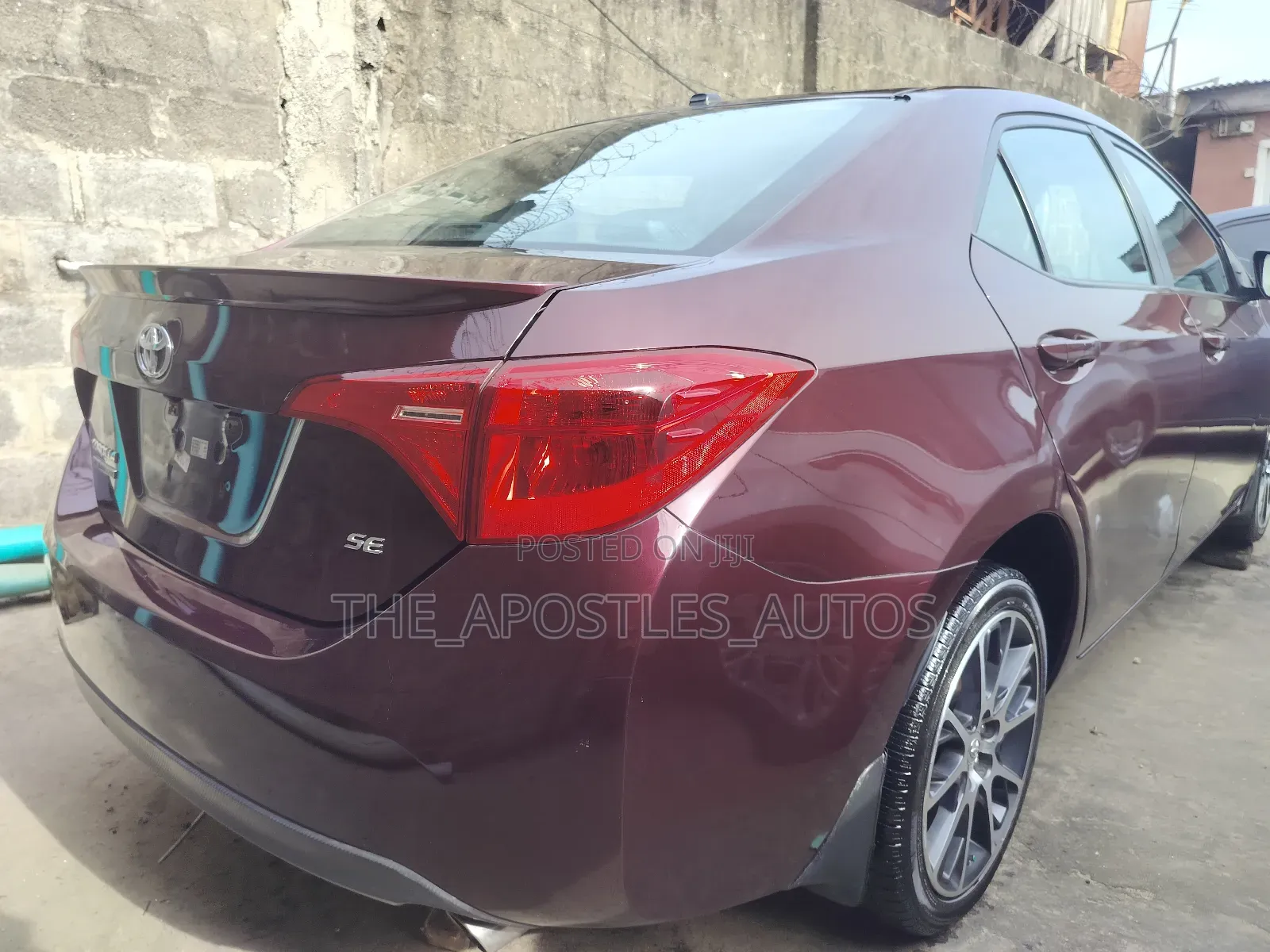 Toyota Corolla SE (1.8L 4cyl 6M) 2018 Burgundy