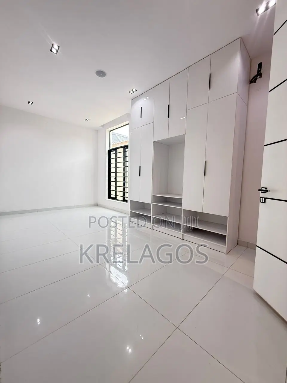 5bdrm Duplex in Ikota for sale