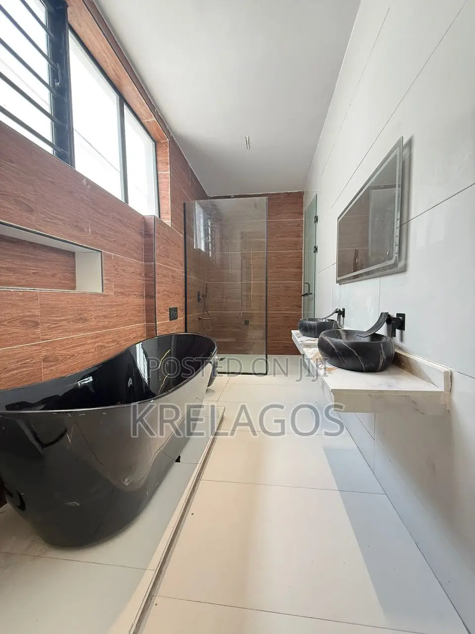 5bdrm Duplex in Ikota for sale
