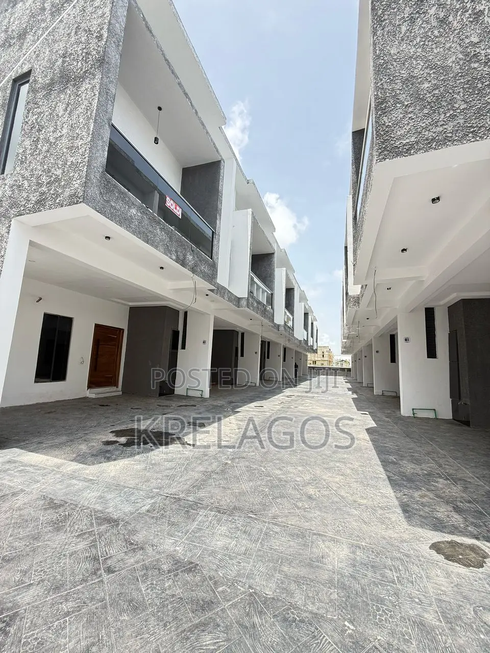 4bdrm Duplex in Ikota for sale