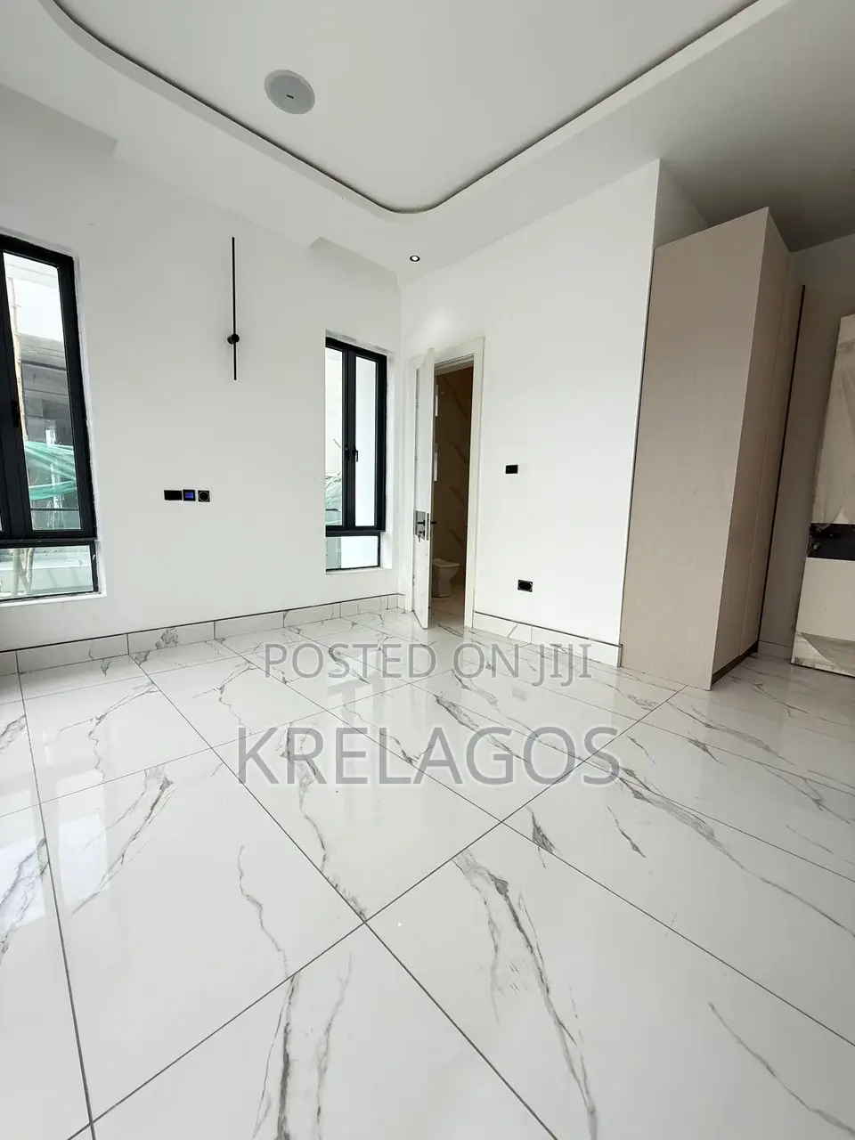 5bdrm Duplex in Ikota for sale