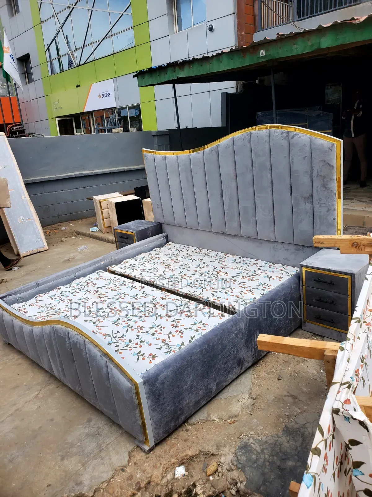 6by6 Bed Frame Come With Side Drawer