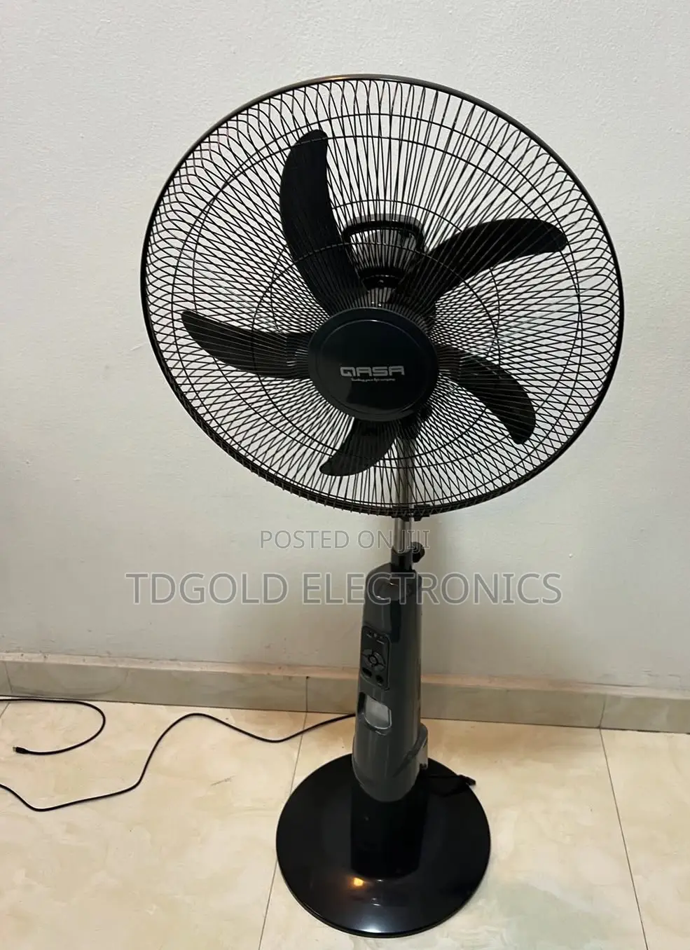 Fan the Qasa 18-Inch Rechargeable Fan
