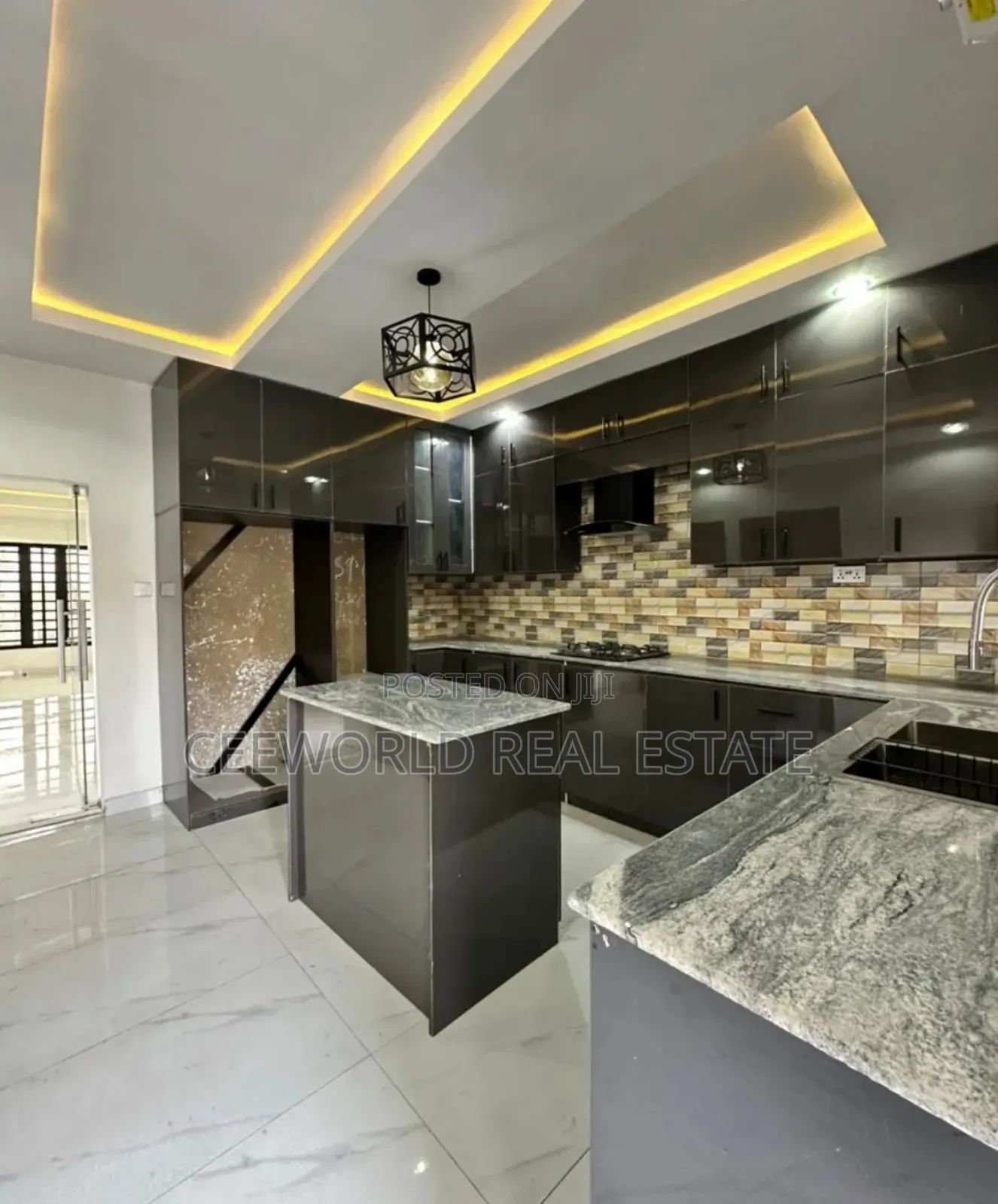5bdrm Duplex in Carlton Gate Estate, Akobo for sale