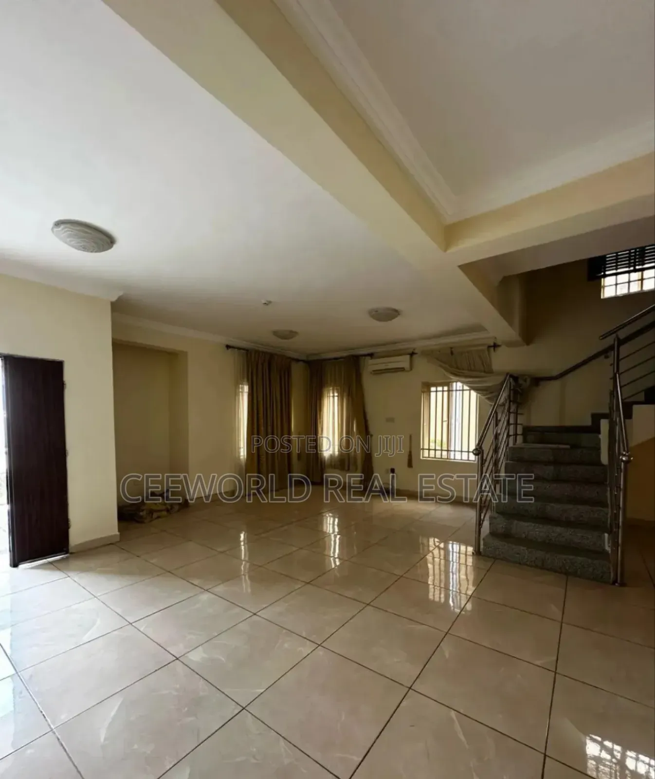 5bdrm Duplex in Olive Court Estates for sale