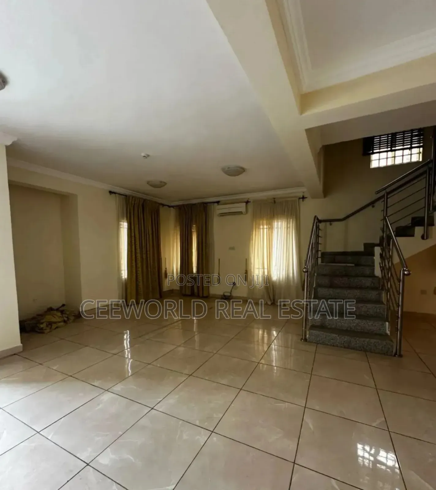 5bdrm Duplex in Olive Court Estates for sale