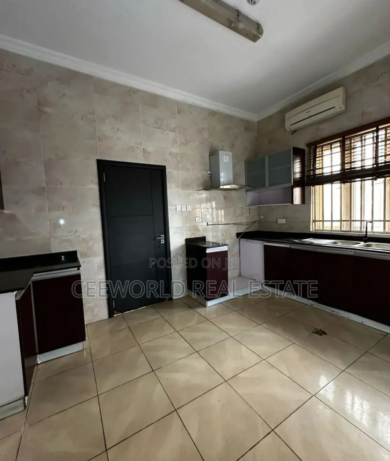 5bdrm Duplex in Olive Court Estates for sale