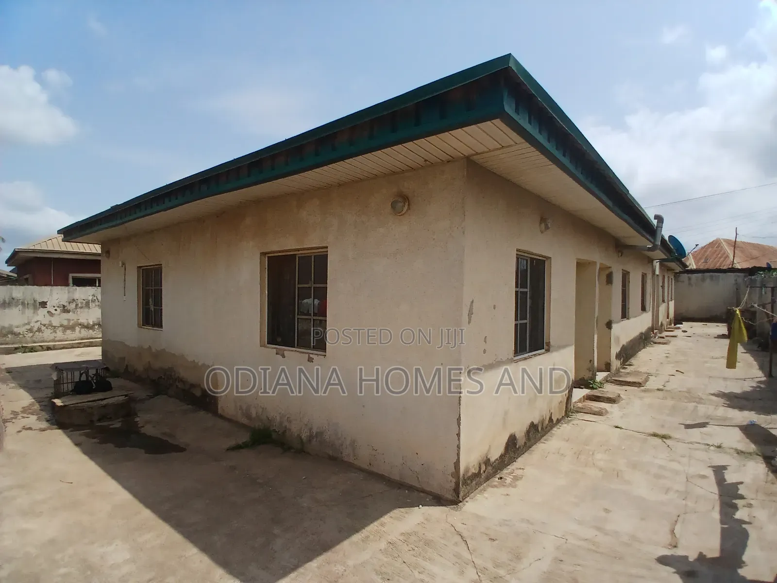 5bdrm Apartment in Oloola Community, Soka for sale