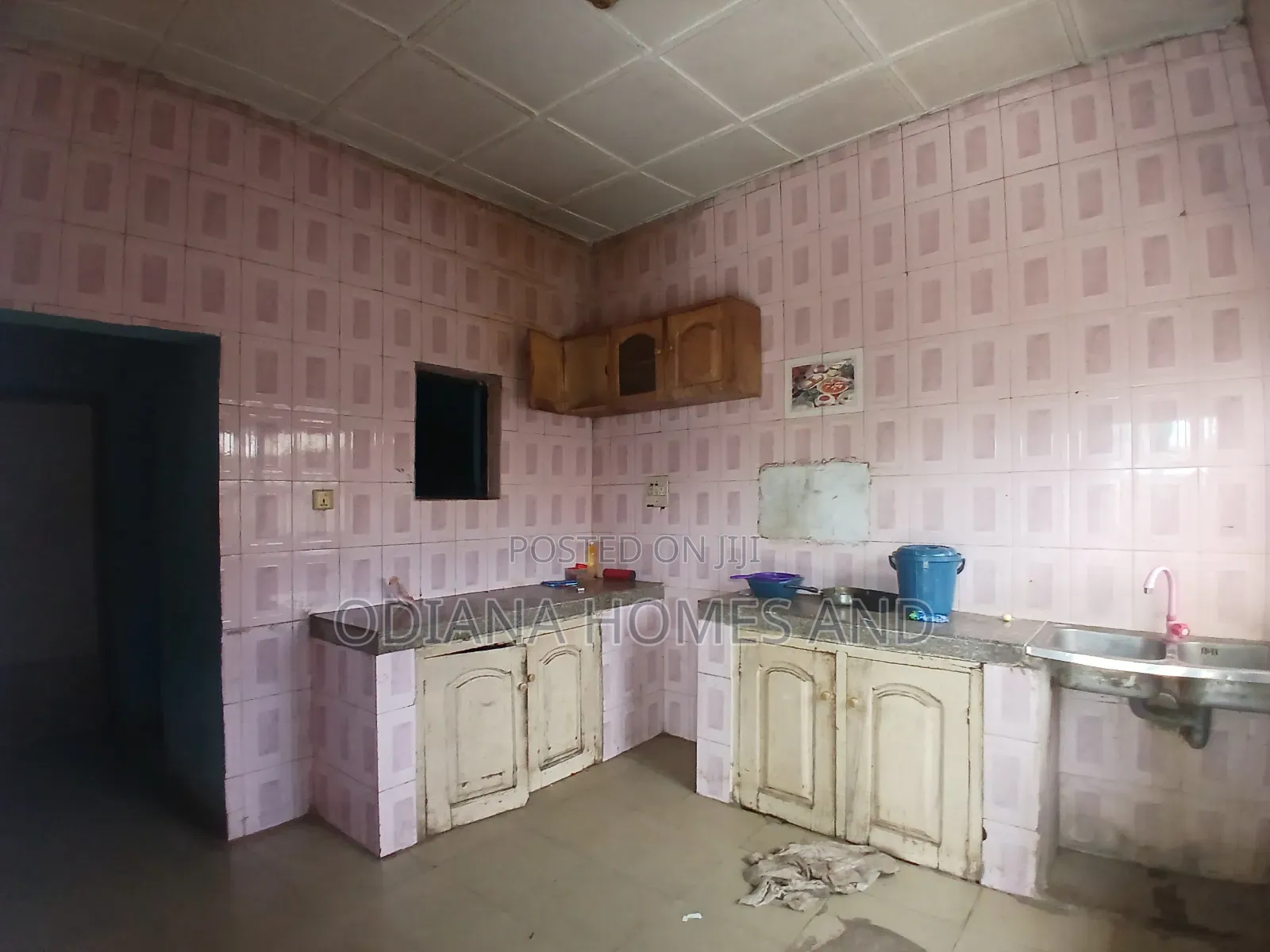 5bdrm Bungalow in Sanyo, Ibadan for sale