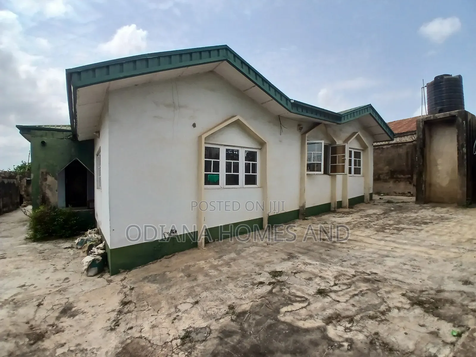 5bdrm Bungalow in Sanyo, Ibadan for sale