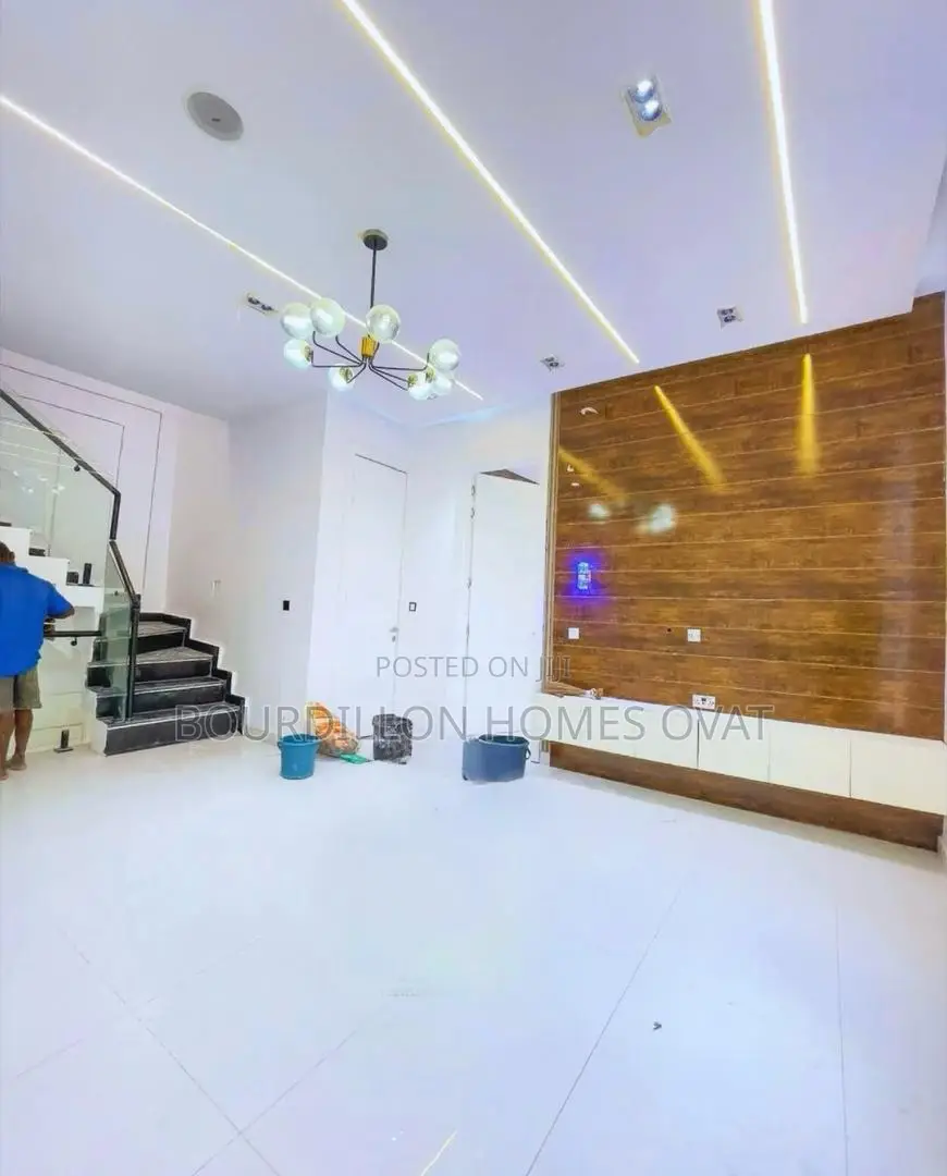 4bdrm Duplex in Ikota for sale