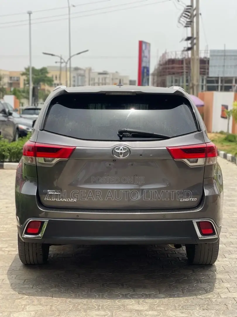 Toyota Highlander Limited Platinum 4x2 V6 (3.5L 6cyl 8A) 2017 Gray