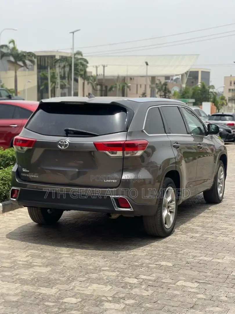 Toyota Highlander Limited Platinum 4x2 V6 (3.5L 6cyl 8A) 2017 Gray