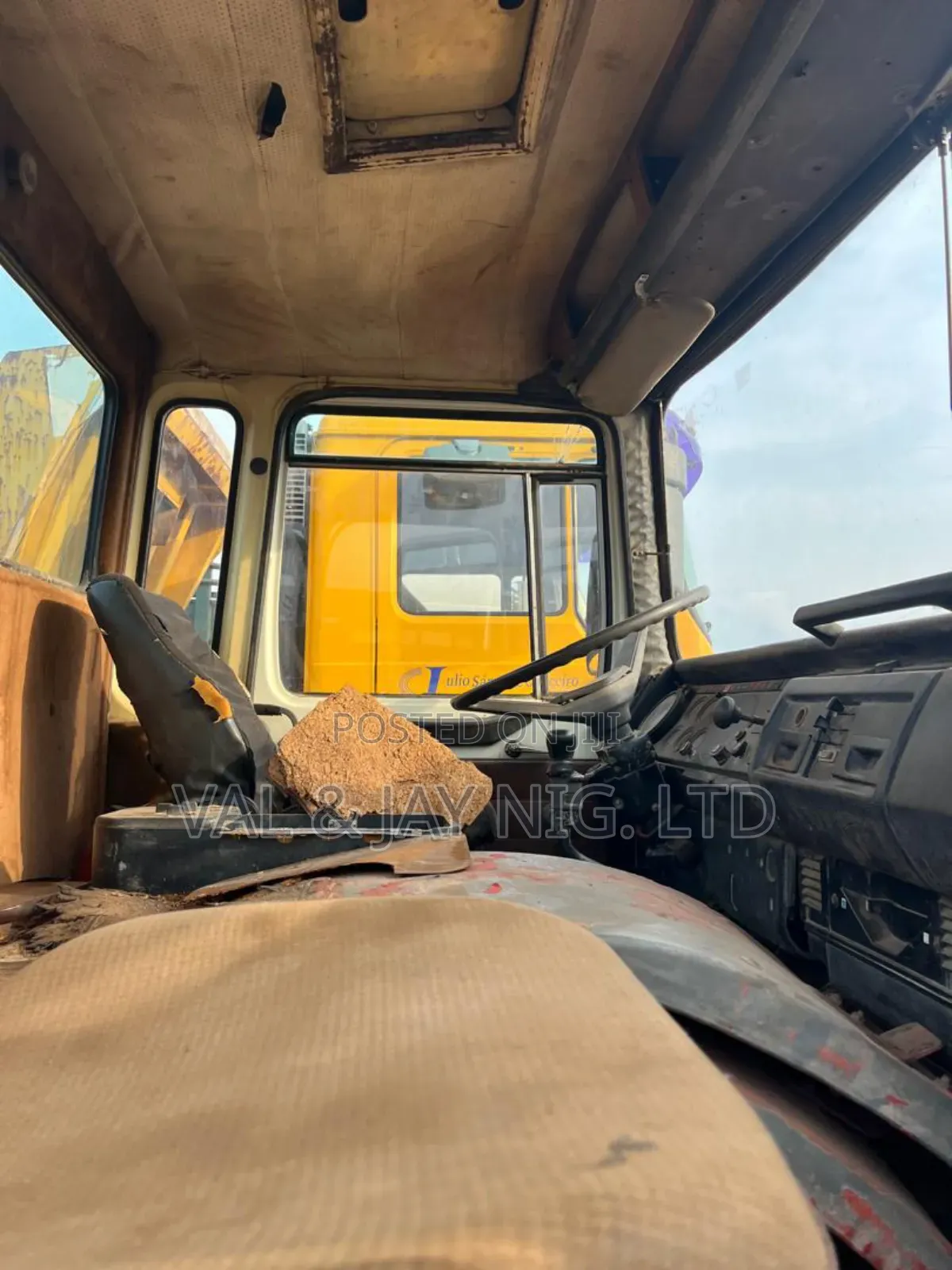 Volvo Fh12 Container Body Rigid Truck - Foreign Use