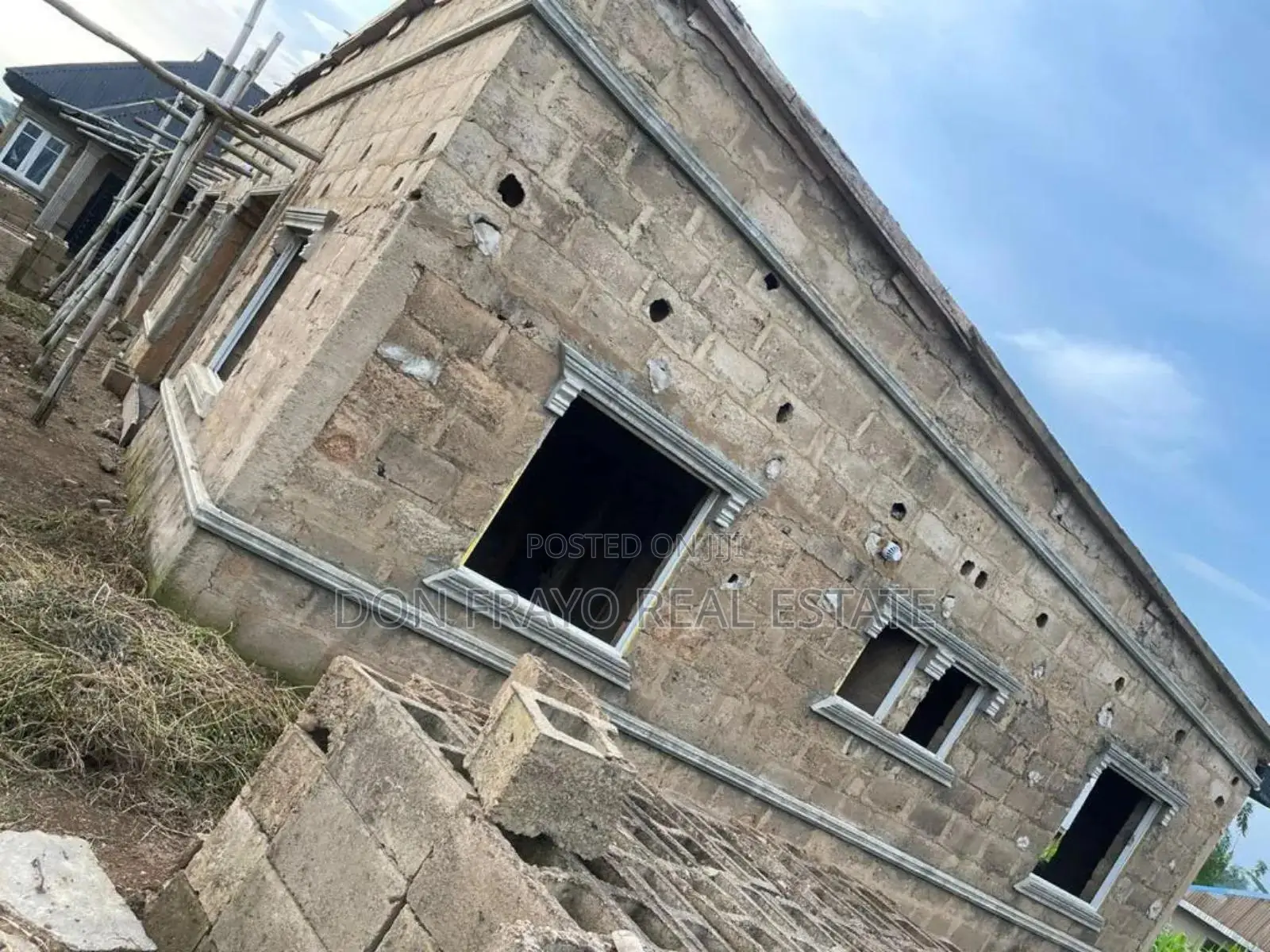 4 Flat Uncompleted Apartment At Aroro Yerokun Ojoo For Sale