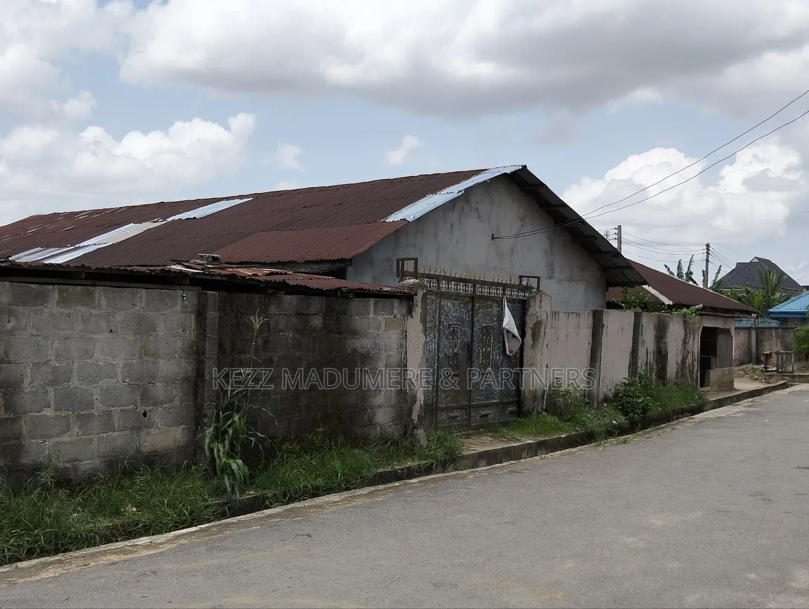 10bdrm Bungalow in Ehi Road , Aba ,Abia for sale