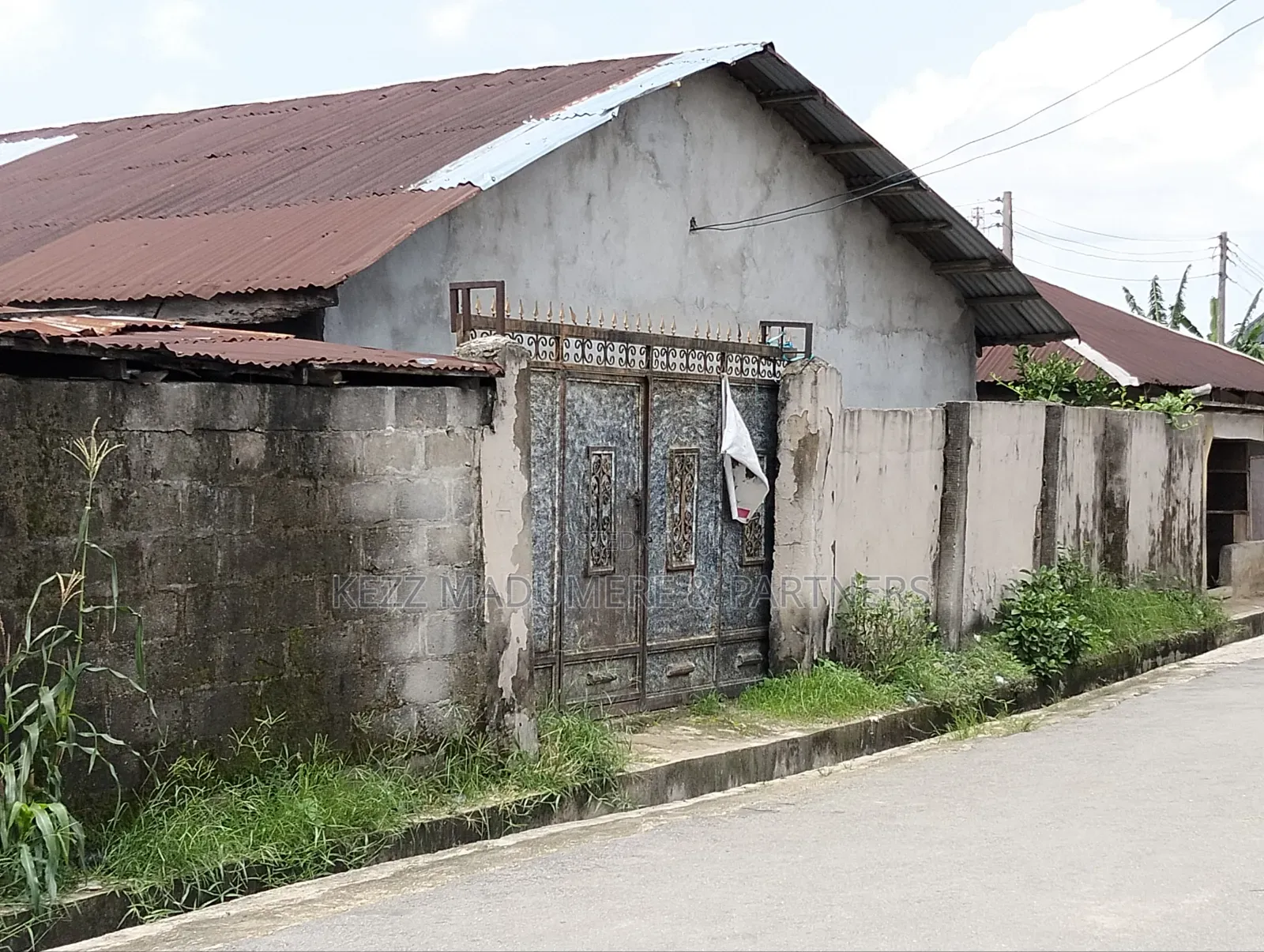 10bdrm Bungalow in Ehi Road , Aba ,Abia for sale